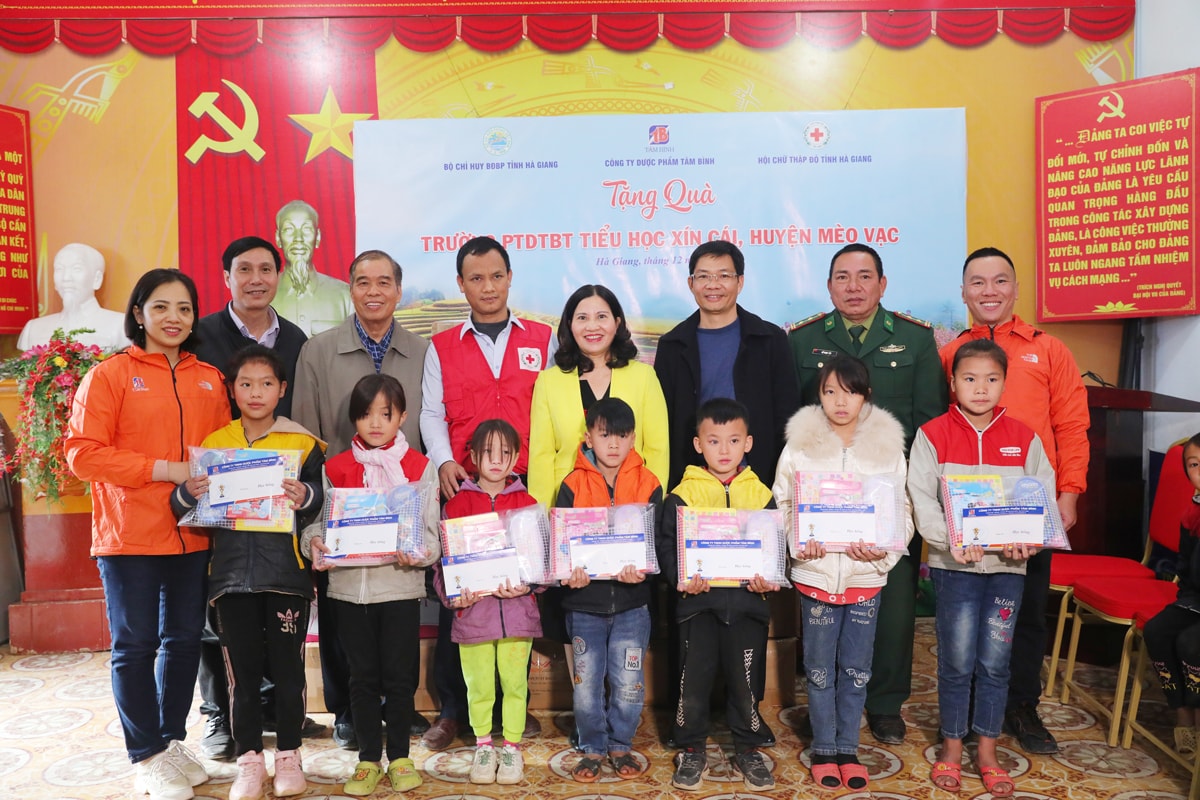 duoc pham tam binh chung tay to chuc tet nhan ai 2023 tai xa xin cai huyen meo vac tinh ha giang hinh 5