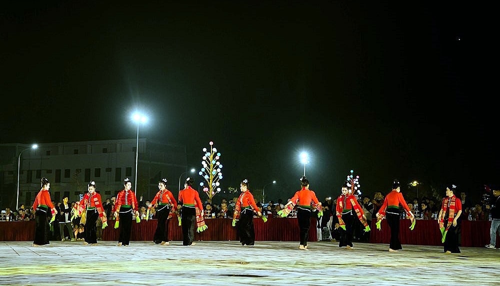 lang dong dem dai xoe thai hinh 4
