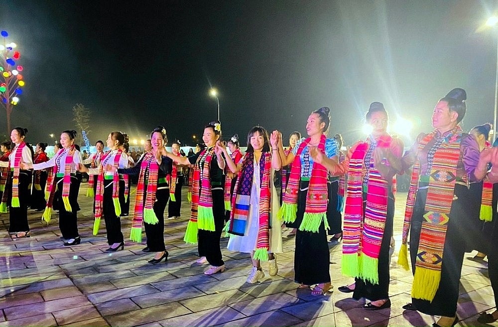 lang dong dem dai xoe thai hinh 12