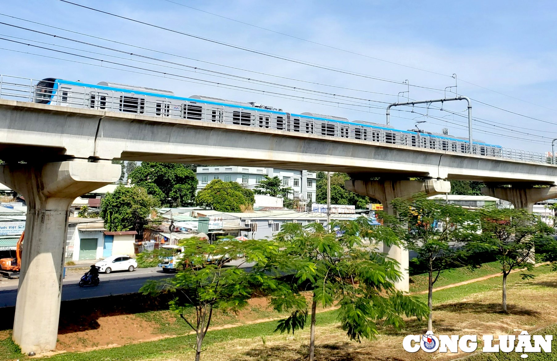 ngam doan tau lan dau tien lan banh tren cong trinh metro so 1 ben thanh suoi tien hinh 12