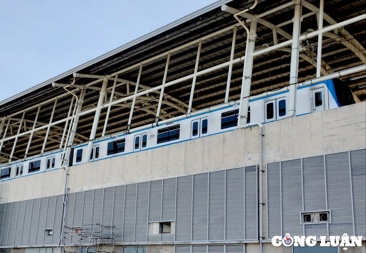 ngam doan tau lan dau tien lan banh tren cong trinh metro so 1 ben thanh suoi tien hinh 5