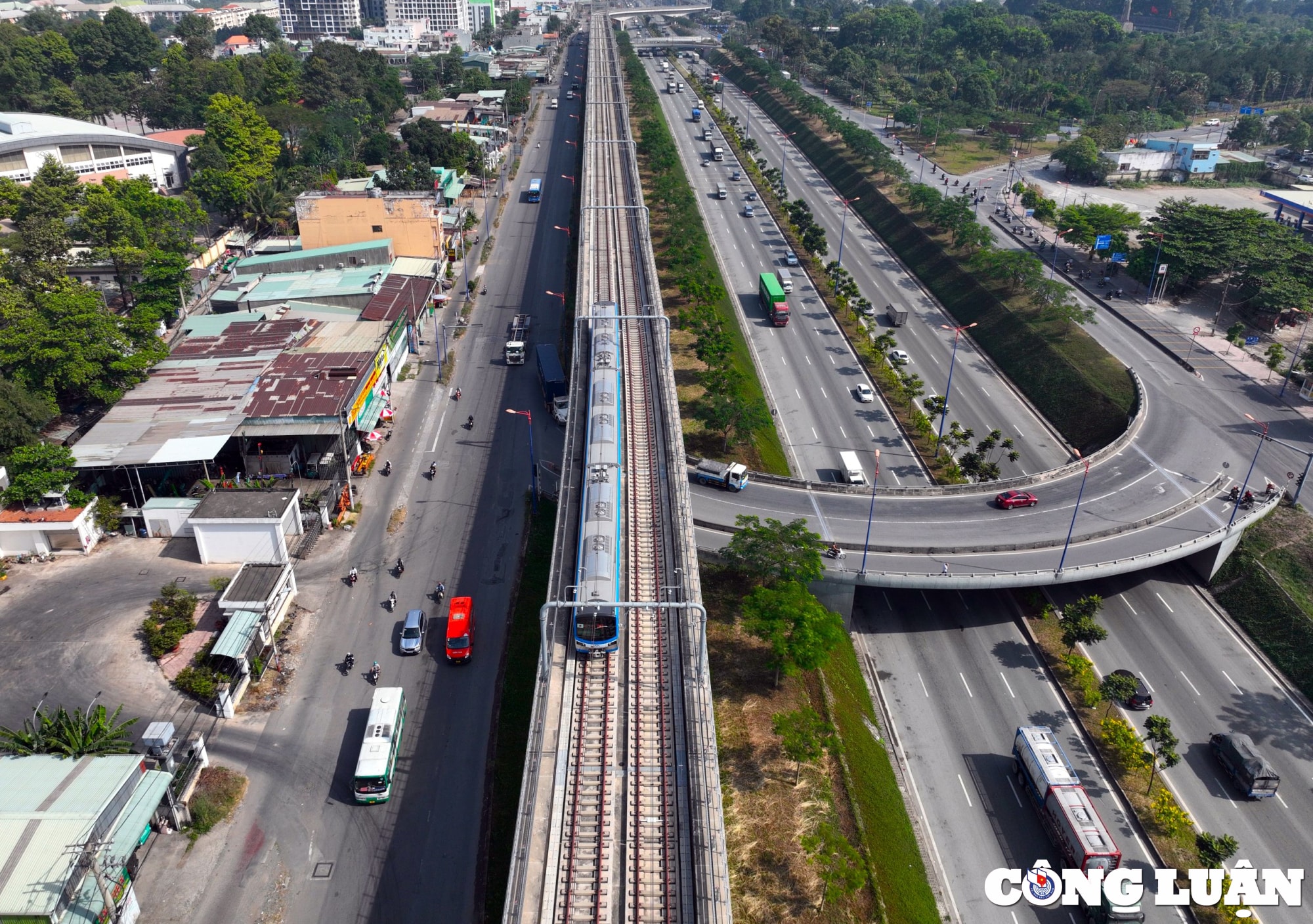 ngam doan tau lan dau tien lan banh tren cong trinh metro so 1 ben thanh suoi tien hinh 6