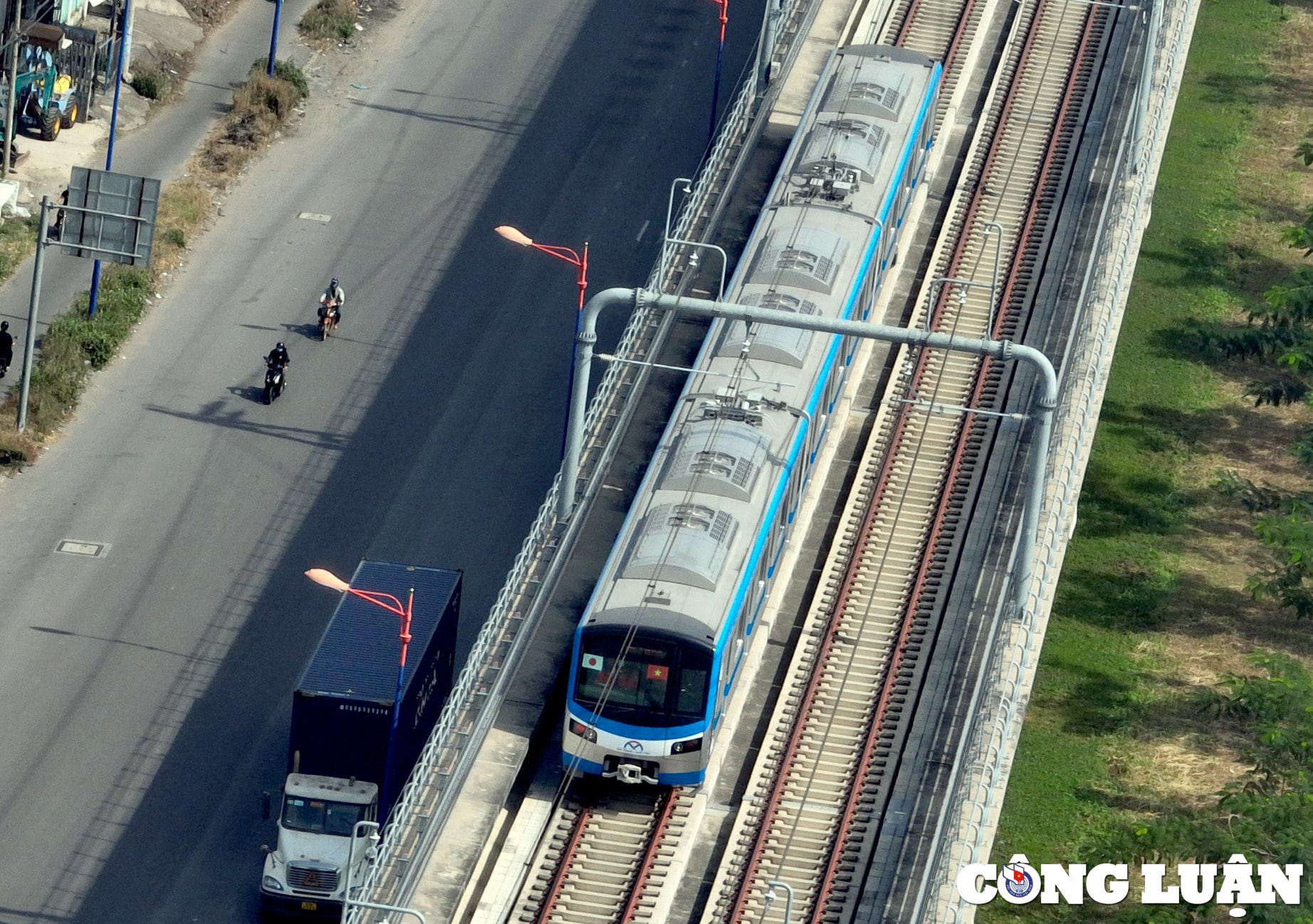 ngam doan tau lan dau tien lan banh tren cong trinh metro so 1 ben thanh suoi tien hinh 7