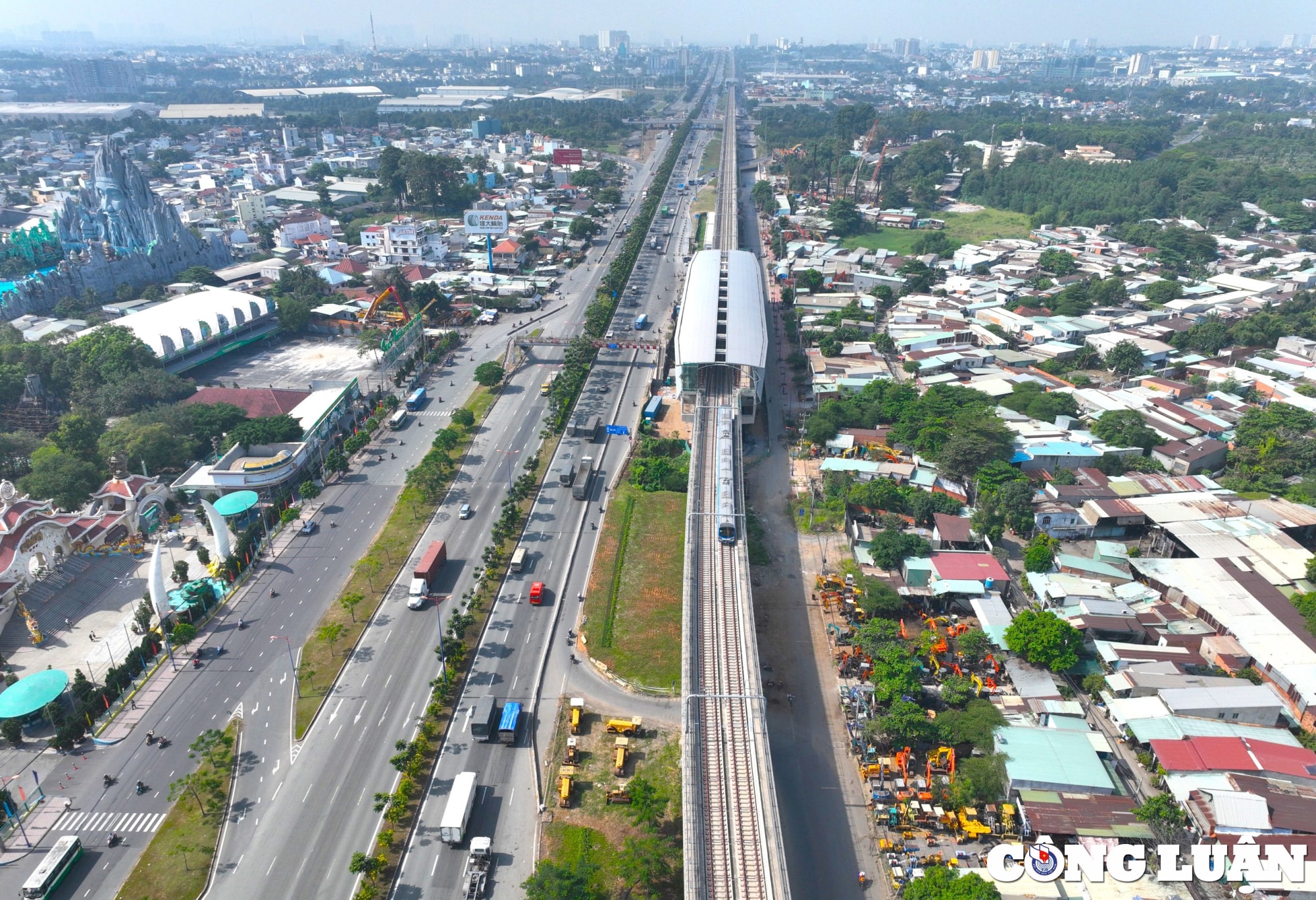 ngam doan tau lan dau tien lan banh tren cong trinh metro so 1 ben thanh suoi tien hinh 8