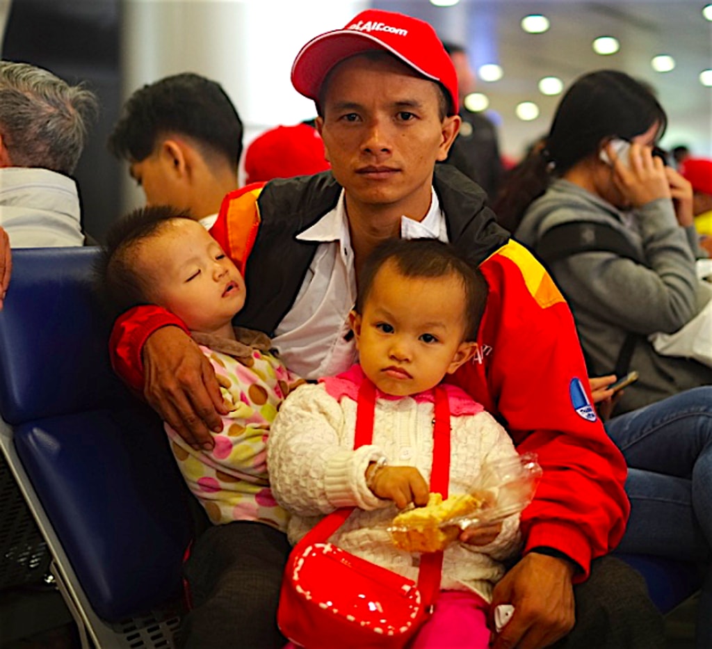 vietjet co hai chuyen bay mien phi dua cong nhan ve que an tet hinh 2