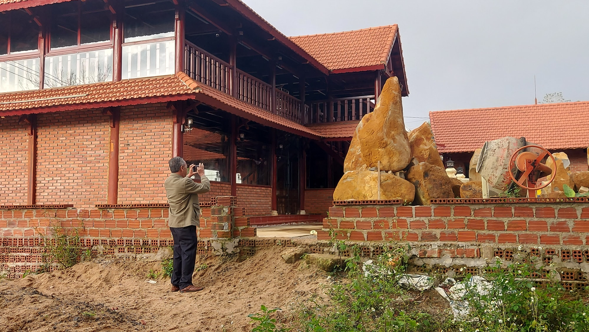 nup bong du an bao ton hoa phong lan de xay dung nha hang trai phep hinh 3
