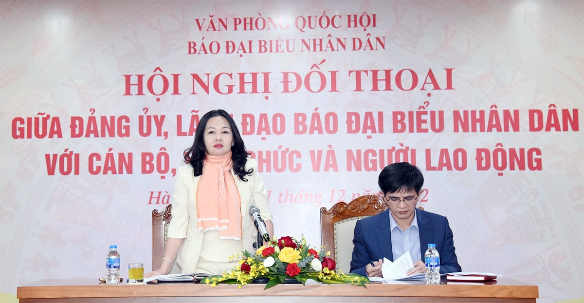 bao dai bieu nhan dan doi thoai voi can bo vien chuc va nguoi lao dong hinh 1