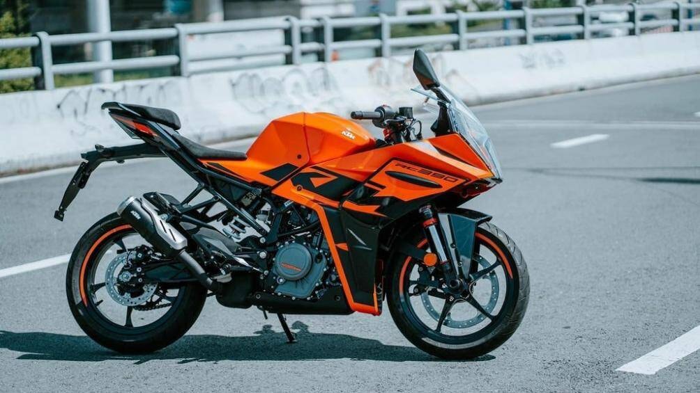 ktm rc 390 tro lai viet nam gia tu 209 trieu dong hinh 1