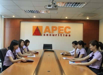chung khoan aps bi ubcknn xu phat yeu cau phai ban 45 trieu co phieu api vua mua hinh 1