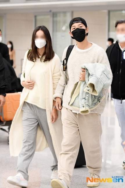 song joong ki yeu ban gai nguoi anh sau khi ly hon song hye kyo hinh 2