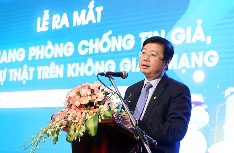 ra mat cam nang phong chong tin gia tin sai su that tren khong gian mang hinh 1