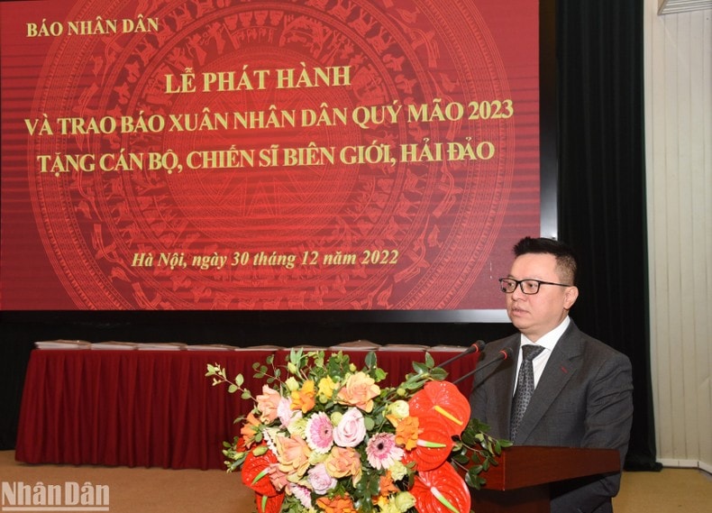 bao nhan dan trao gan 30 nghin so bao tet xuan quy mao 2023 tang can bo chien si bien gioi hai dao hinh 1