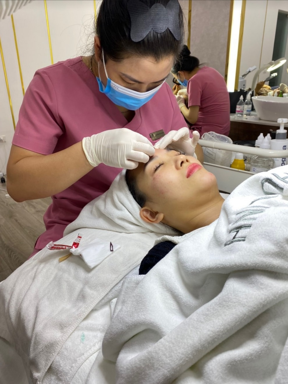 doanh nhan ngo thuy linh toi khung khoang chiu thiet hai vi tin don tren mang xa hoi hinh 2