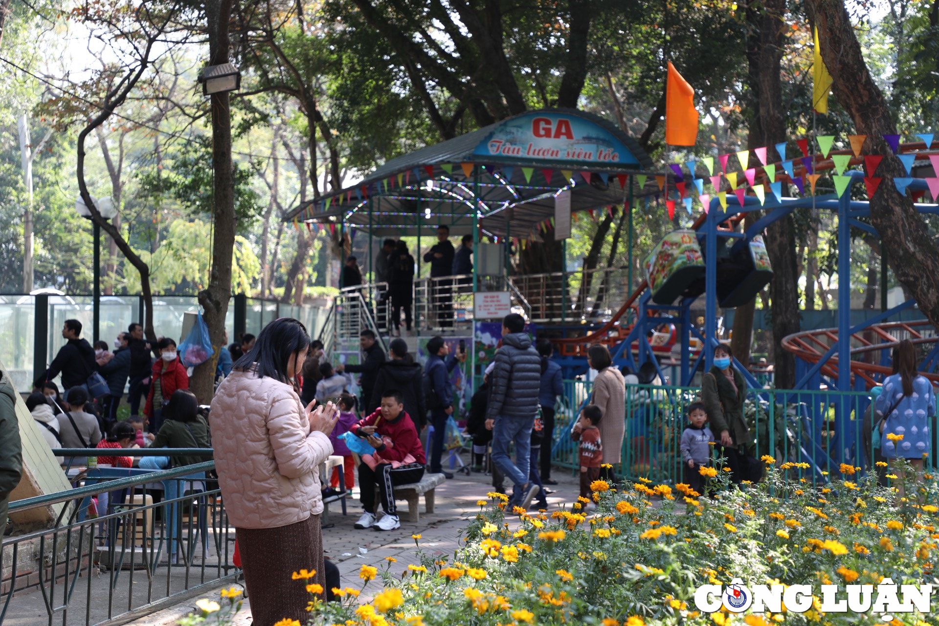 hang nghin nguoi chen chan o cong vien thu le trong ngay dau tien cua nam moi 2023 hinh 18