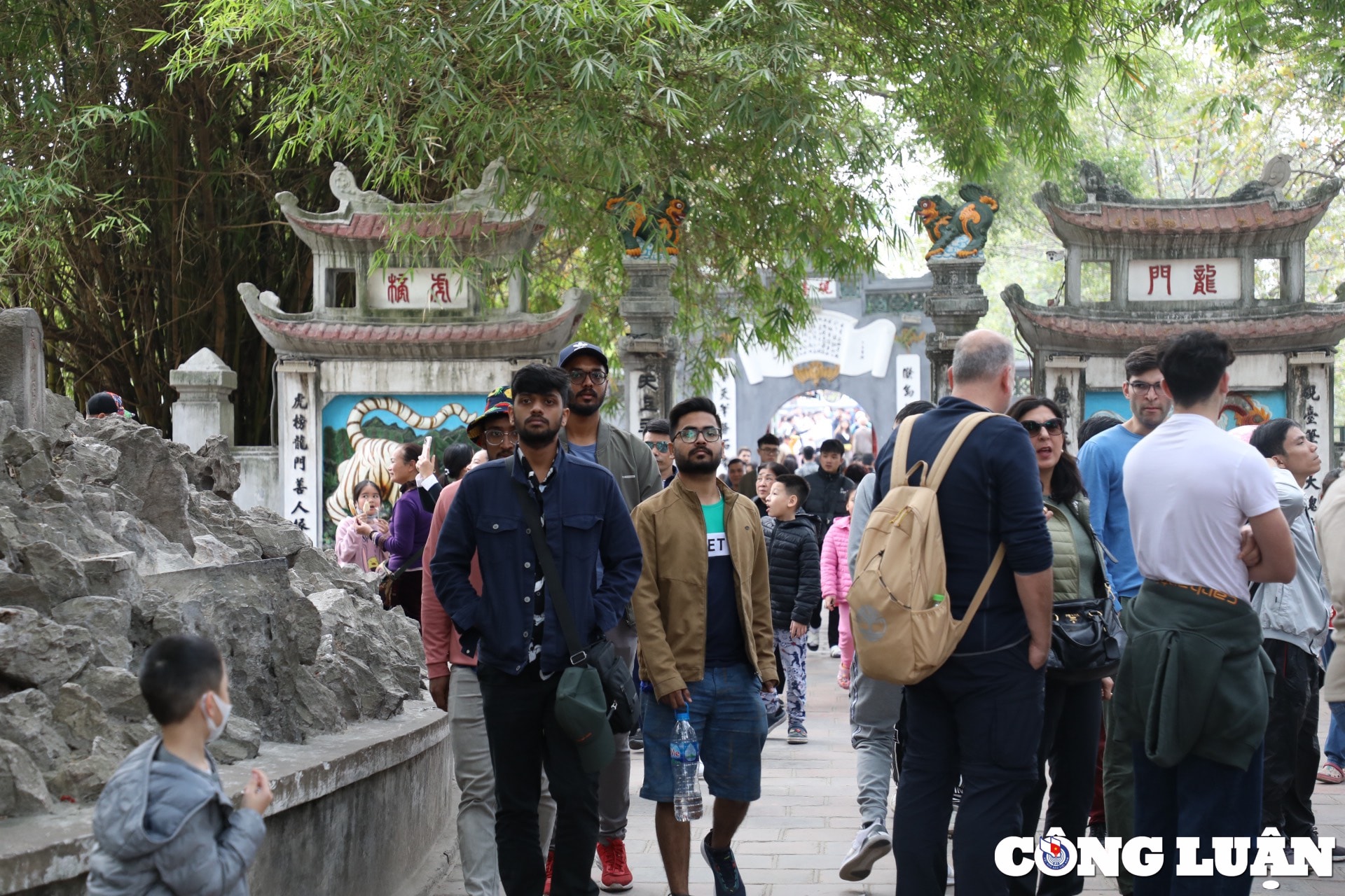 pho di bo ho guom nhu tray hoi dip nghi tet duong lich 2023 hinh 5