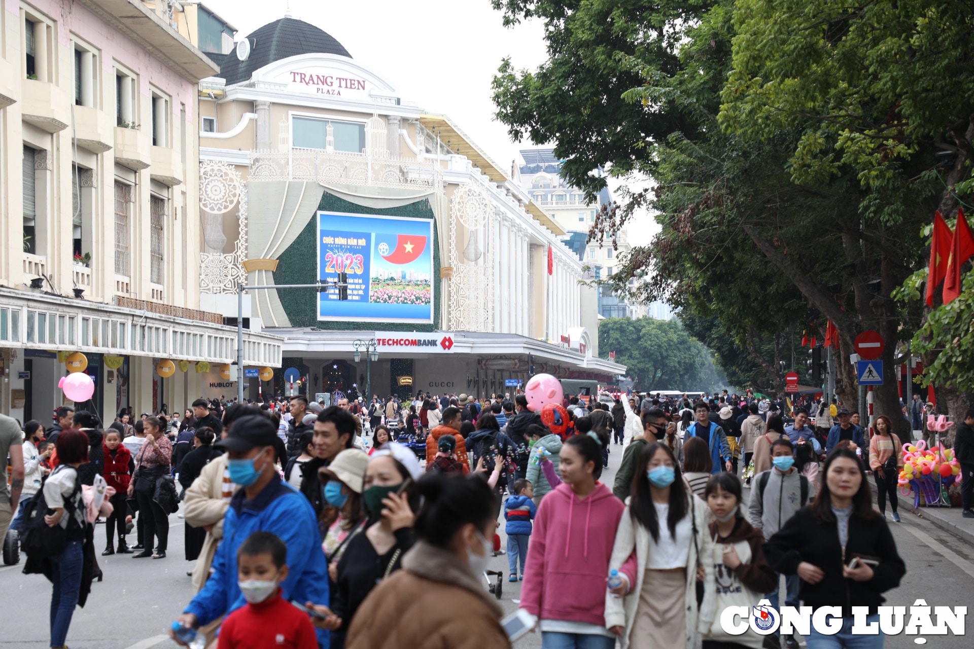pho di bo ho guom nhu tray hoi dip nghi tet duong lich 2023 hinh 1