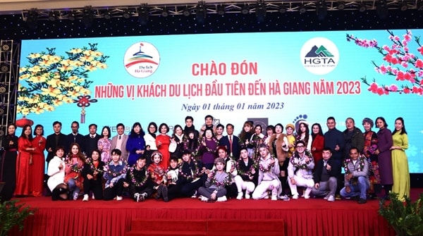 du khach duoc chao don nong nhiet ngay dau nam 2023 tai mot so tinh vung nui phia bac hinh 2
