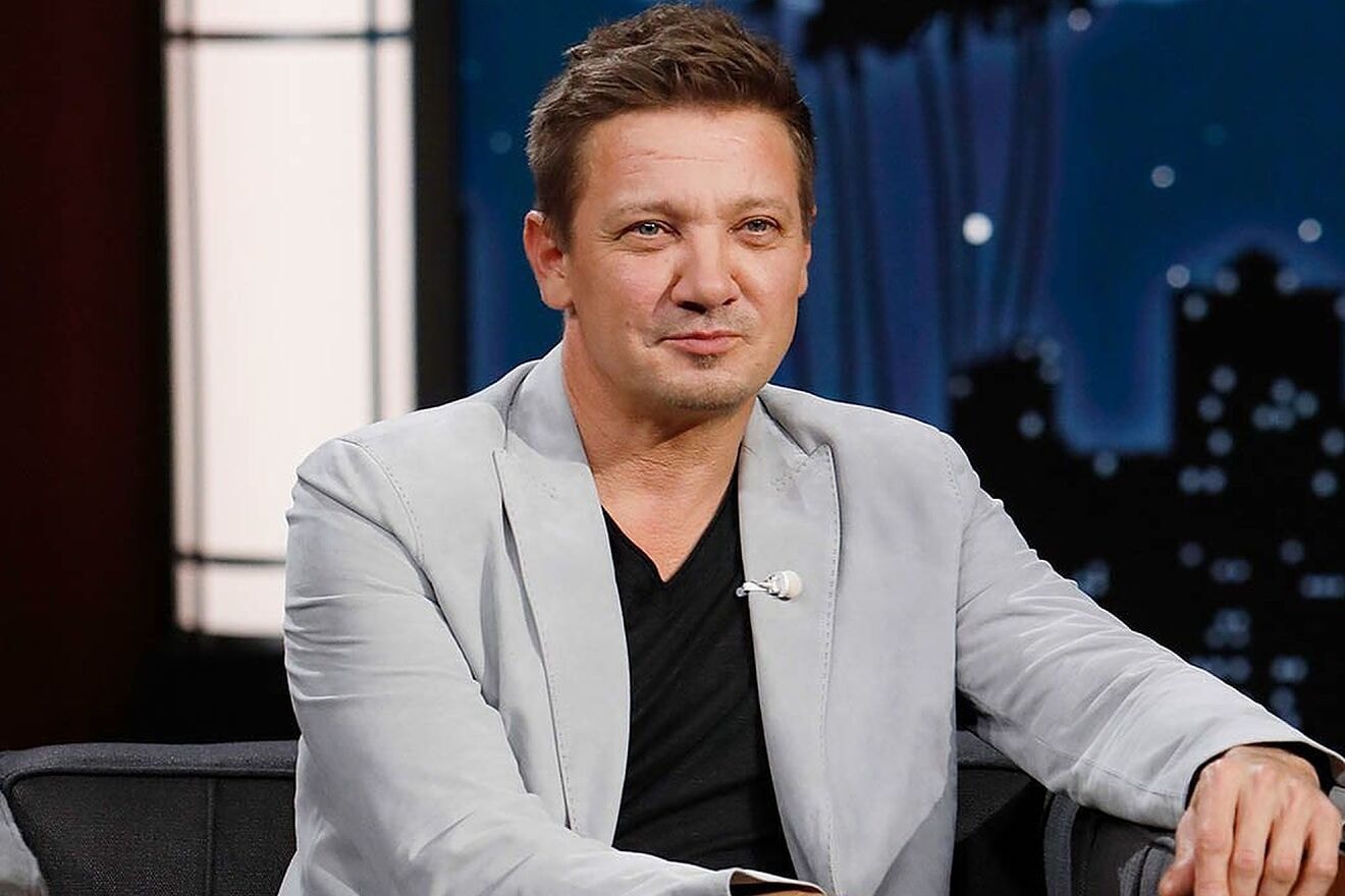 than tien jeremy renner nguy kich sau khi bi xe ui tuyet can qua chan hinh 2