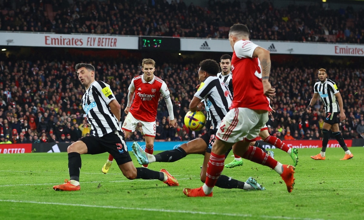 hoa newcastle arsenal lo co hoi bo xa man city hinh 1