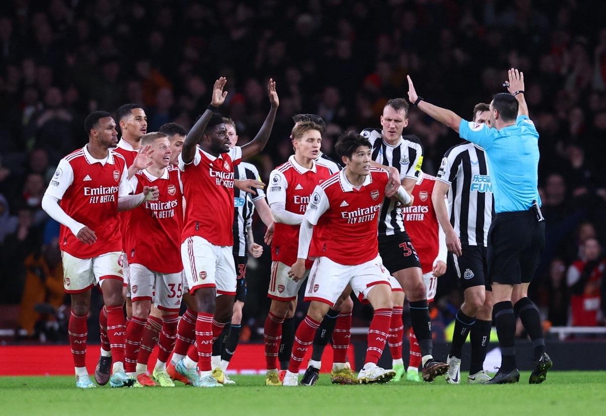 hoa newcastle arsenal lo co hoi bo xa man city hinh 10