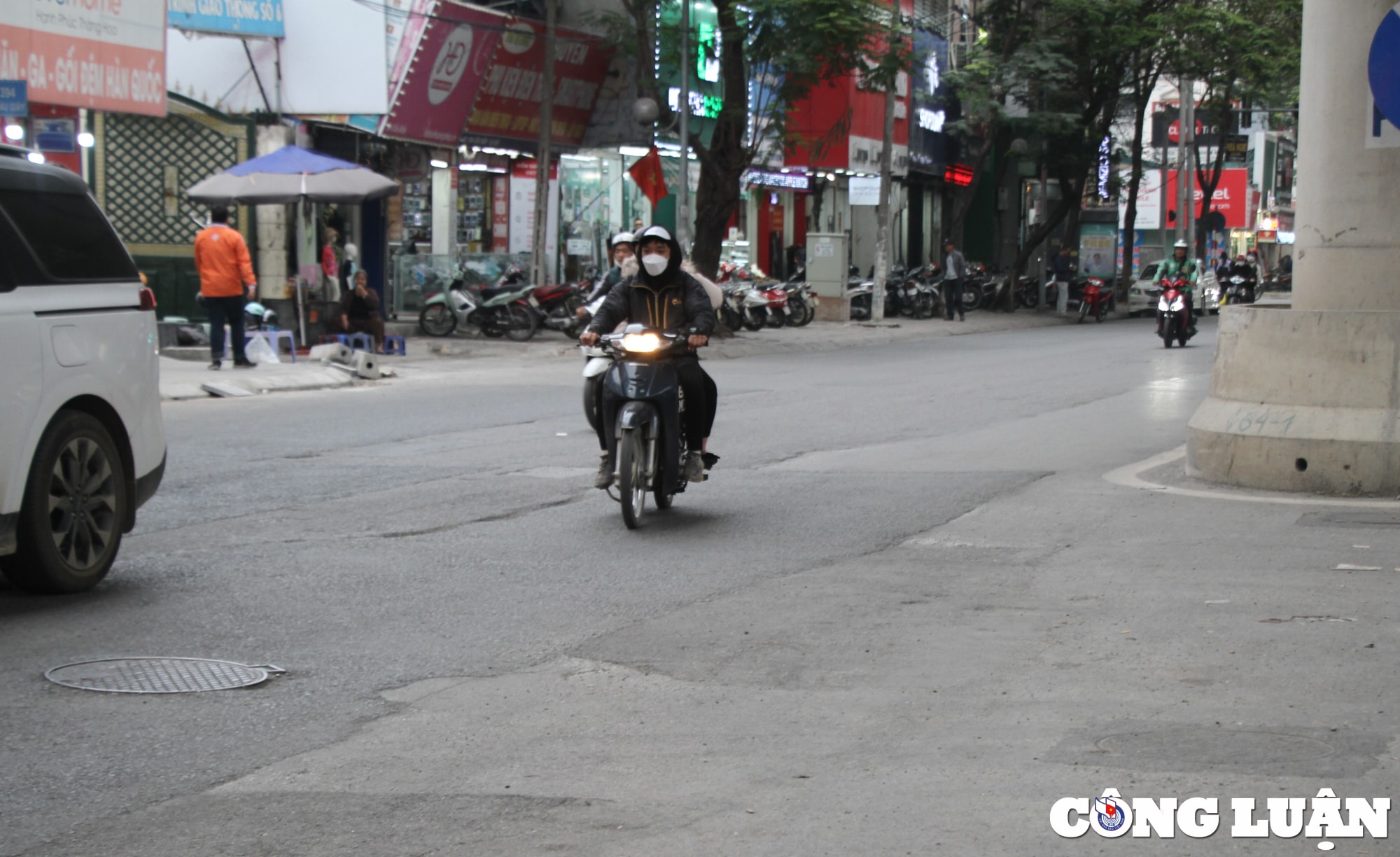 ha noi duong pho loi lom rach nat nhung ngay dau nam hinh 15