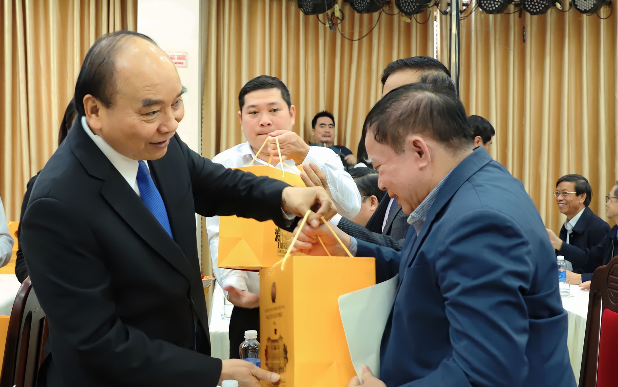 chu tich nuoc gap mat nguyen lanh dao cap cao khu vuc mien trung tay nguyen hinh 2