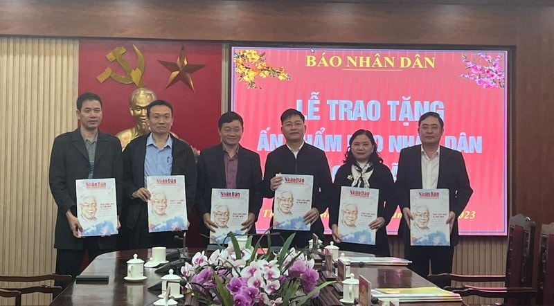 trao tang gan 3000 an pham nhan dan xuan quy mao cho bo doi bien phong hinh 1