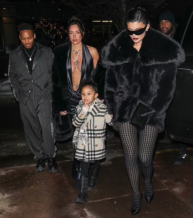 kylie jenner va travis scott dinh nghi van chia tay hinh 3