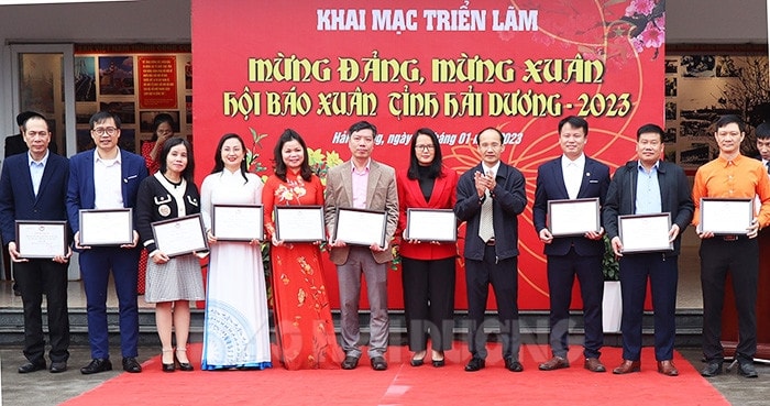 hai duong khai mac hoi bao xuan quy mao 2023 va trien lam mung dang mung xuan hinh 1