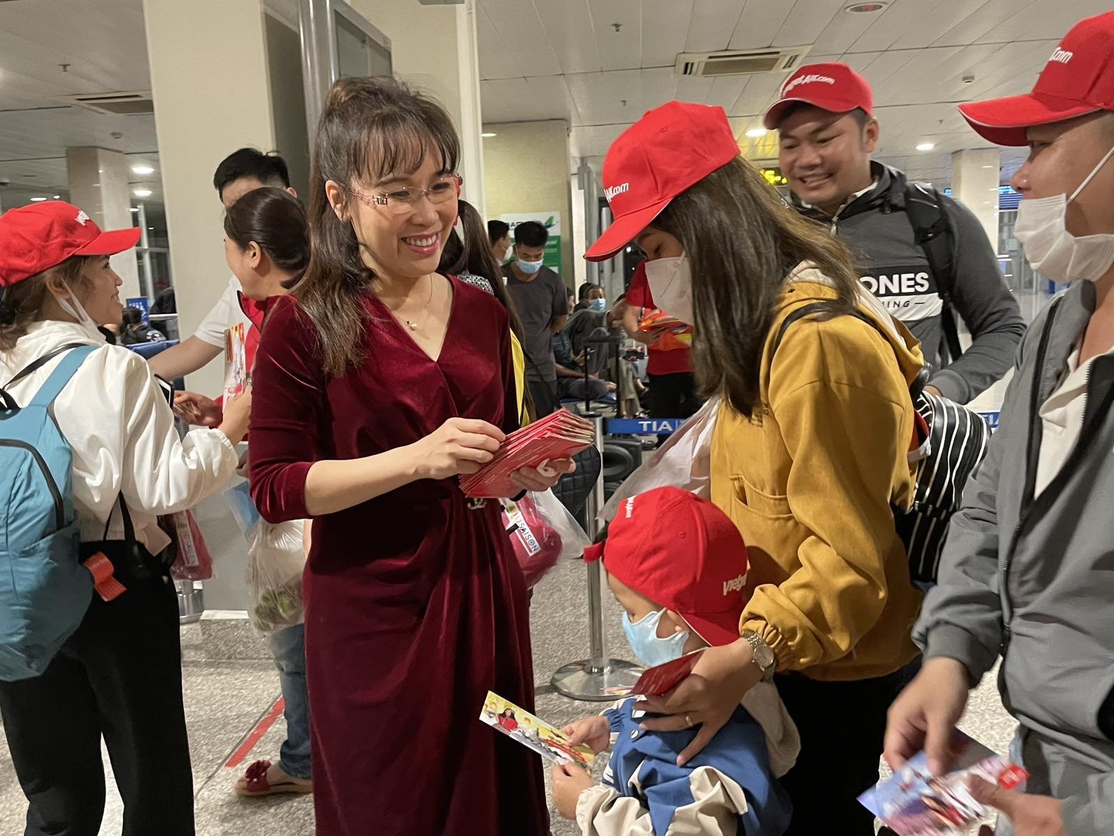 hanh trinh day cam xuc cua nhung chuyen bay yeu thuong mua tet 2023 hinh 1