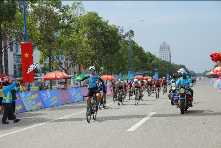 hap dan tranh tai chang chung ket mua giai xe dap quoc te truyen hinh binh duong nam 2023 cup number 1 hinh 5