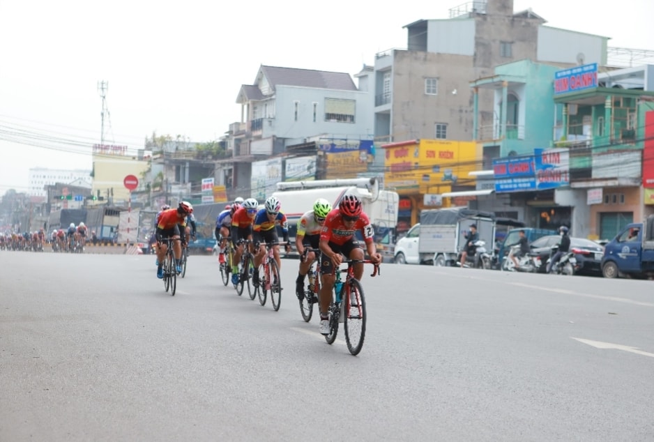 hap dan tranh tai chang chung ket mua giai xe dap quoc te truyen hinh binh duong nam 2023 cup number 1 hinh 4