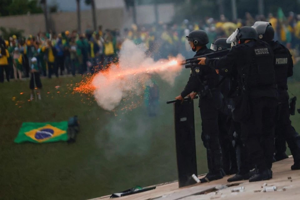 bao loan o brazil tong thong lula chi trich luc luong canh sat trung thanh voi bolsonaro hinh 1
