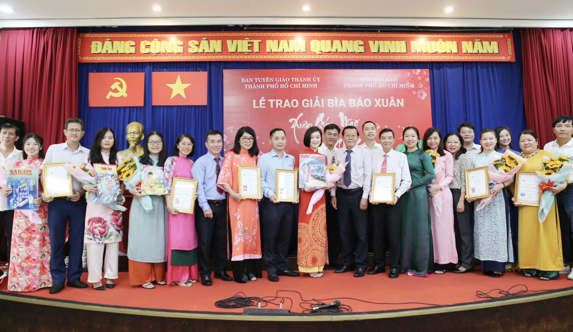 hoi nha bao tp hcm trao giai bia bao xuan quy mao 2023 hinh 1