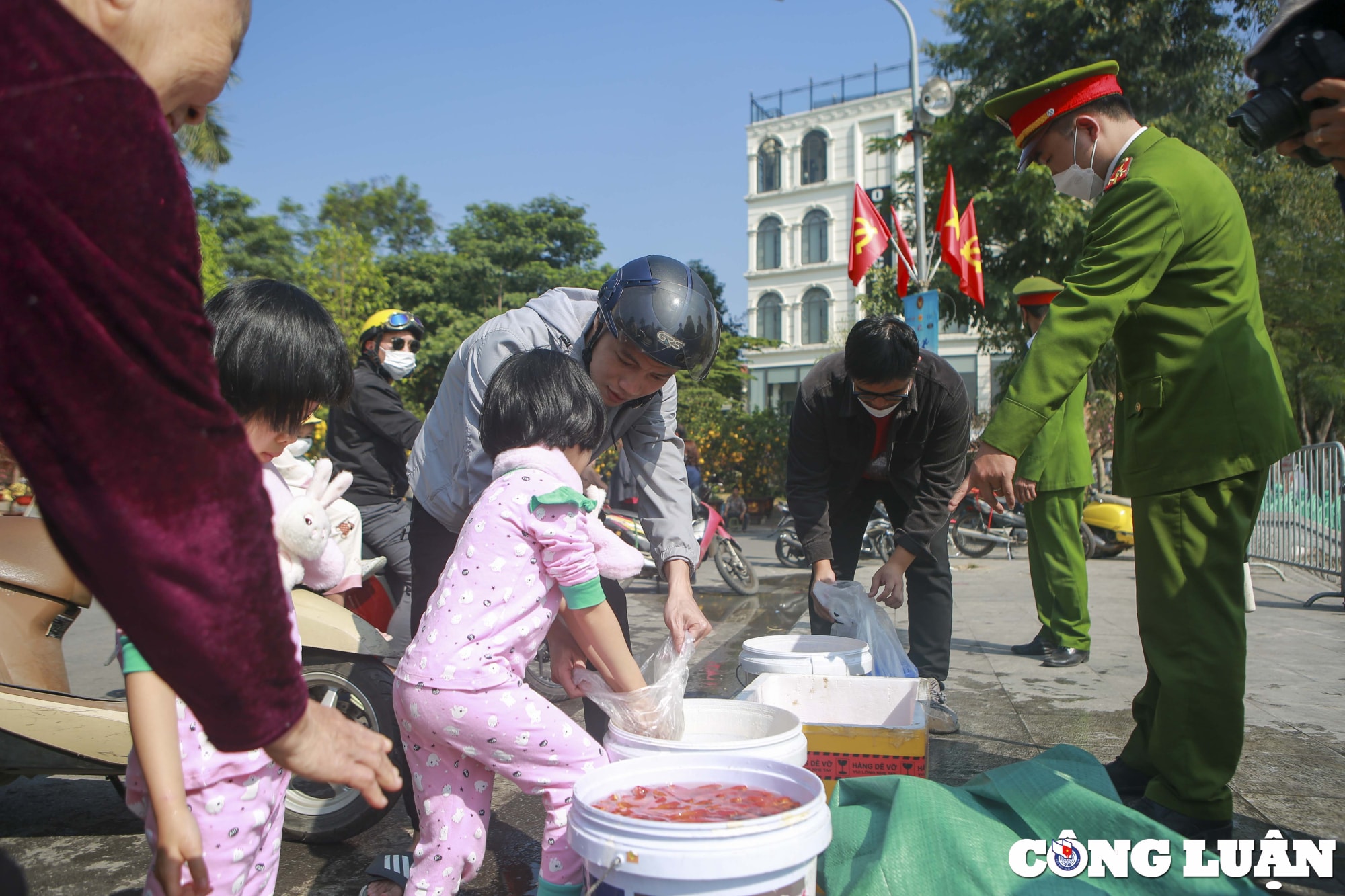 tha ca tien ong cong ong tao nguoi dan da co y thuc hon ve bao ve moi truong hinh 9