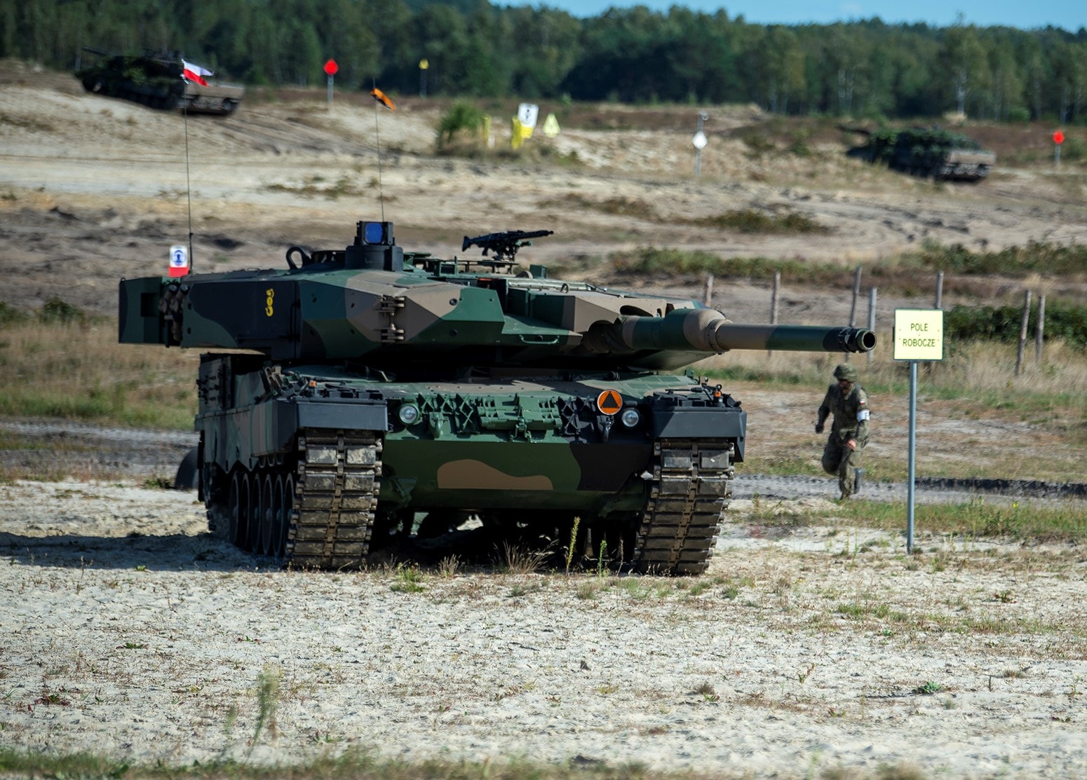 uy luc nhung co xe tang leopard 2 sap chuyen cho ukraine hinh 2