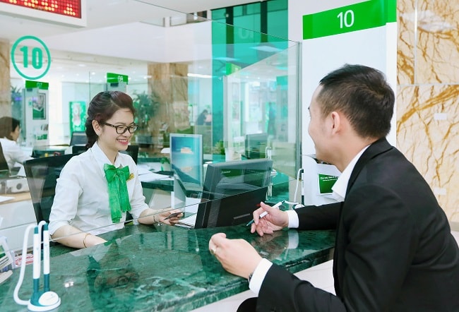 co phieu ngan hang lua chon don vi han che cho vay bat dong san hinh 1