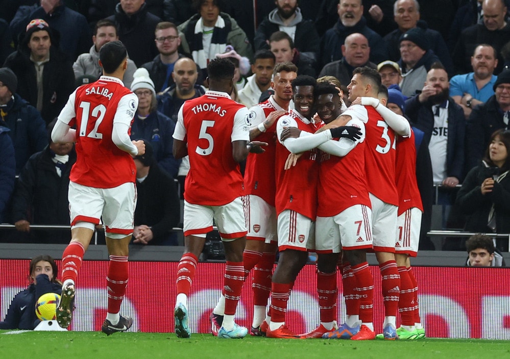 danh bai tottenham 2 0 arsenal tao cach biet 8 diem voi man city hinh 2