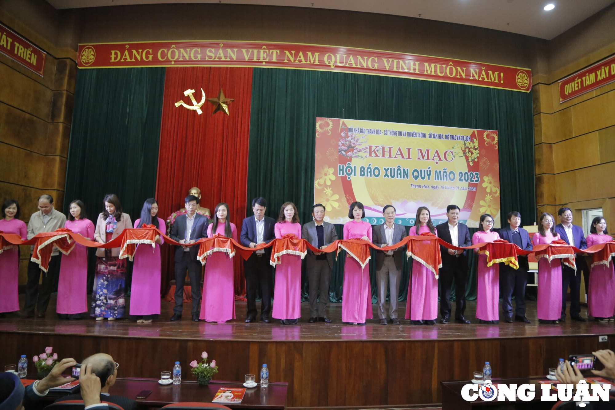 hoi bao xuan tai thanh hoa diem den gap go trao doi cua nhung nguoi lam bao hinh 1