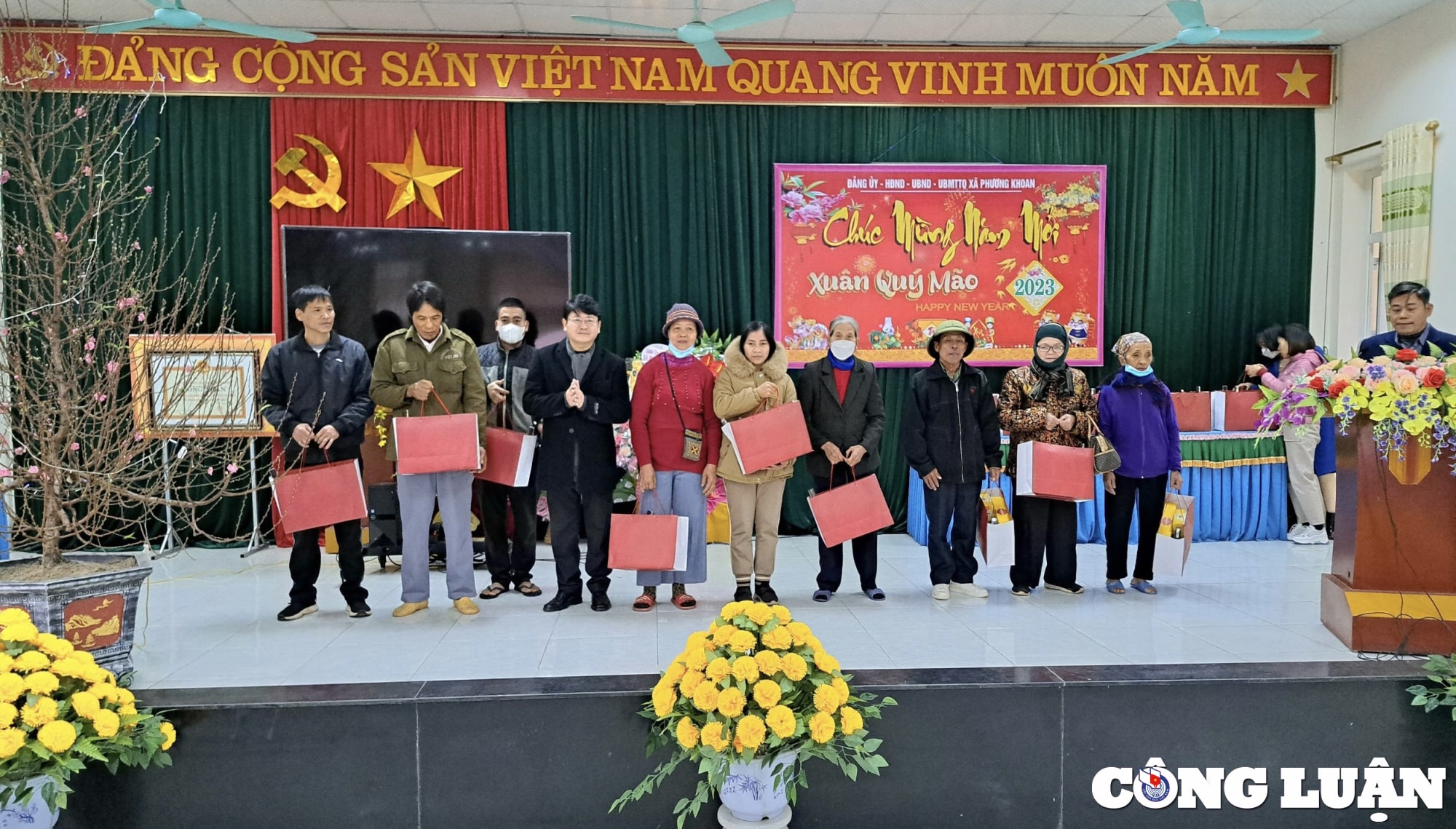 hoi nha bao vinh phuc trao qua tet cho cac ho co hoan canh kho khan hinh 3