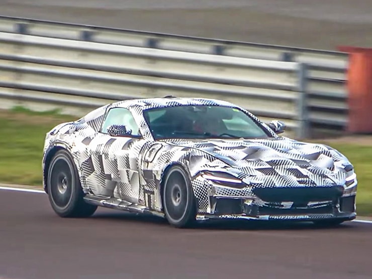 sieu xe thay the ferrari 812 superfast chay thu tren duong dua hinh 1