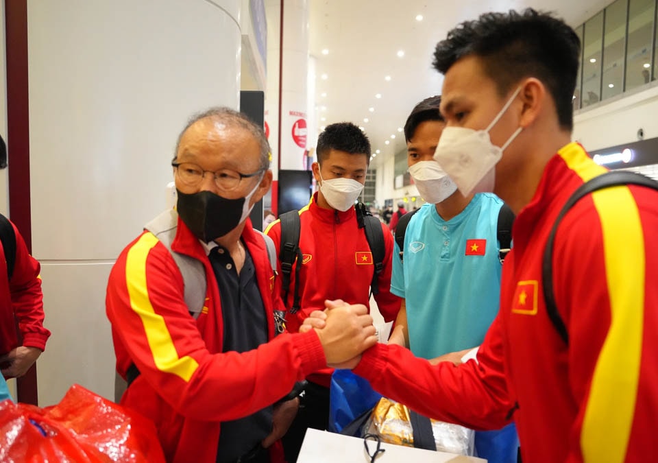 hlv park hang seo chia se tren bao han quoc toi dang can nhac lam bong da tre tai viet nam hinh 1