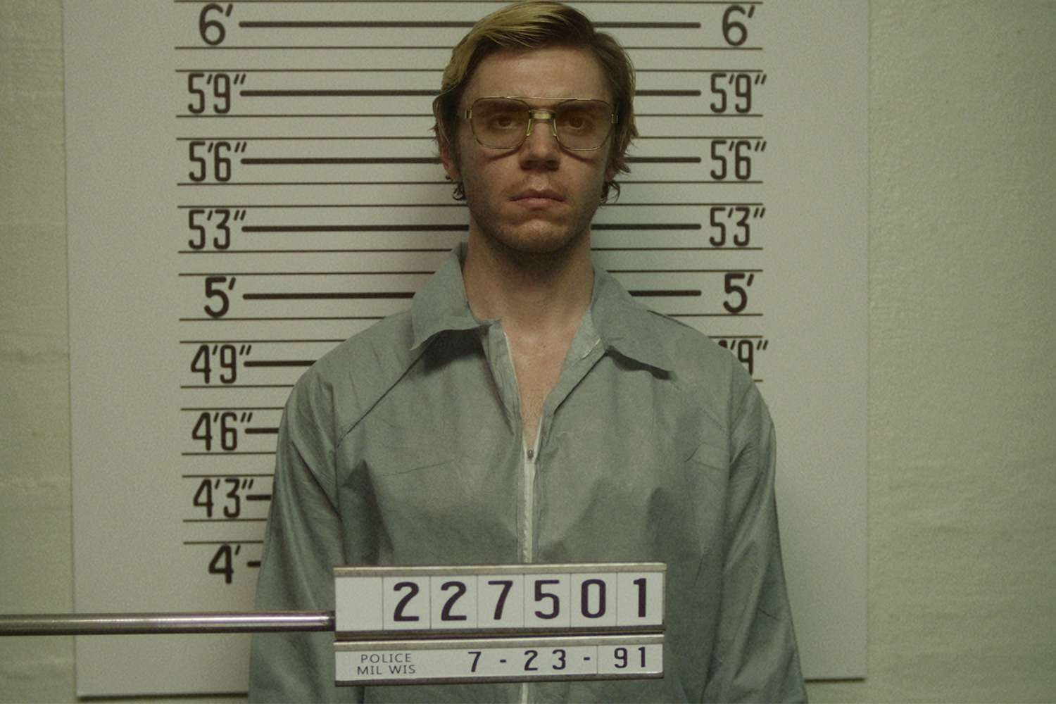 evan peters cang thang khi vao vai sat nhan dahmer hinh 2