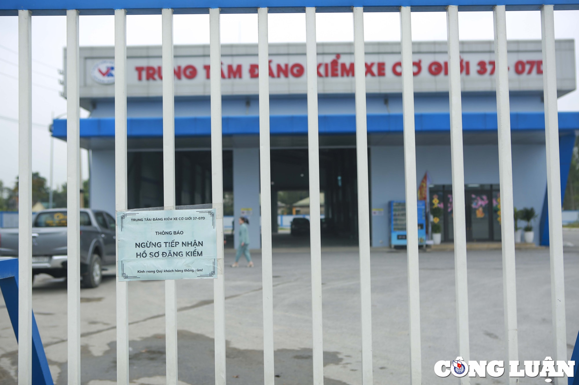 dang kiem o to o nghe an mua banh nuoc xep hang tu 1 gio sang hinh 17