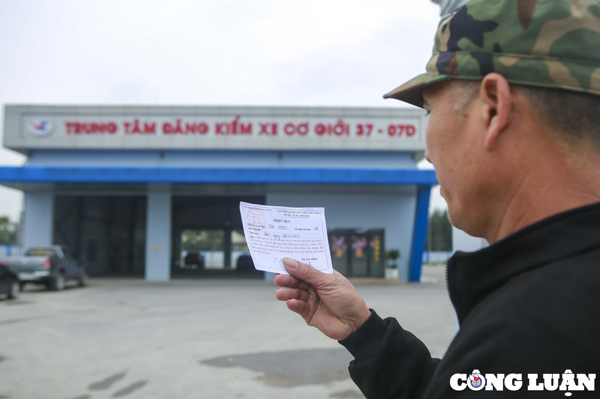 dang kiem o to o nghe an mua banh nuoc xep hang tu 1 gio sang hinh 22