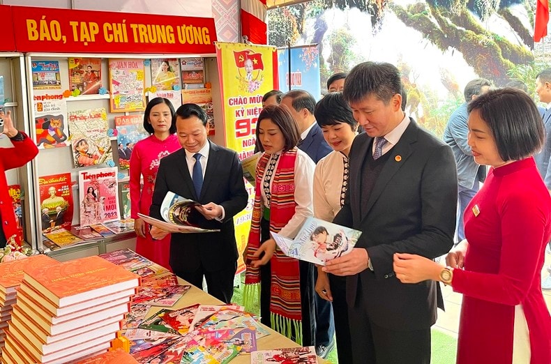 hon 1000 an pham tham gia hoi bao xuan quy mao tinh yen bai hinh 1
