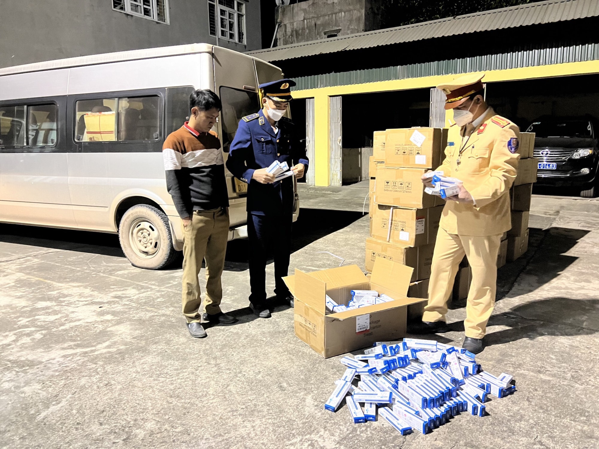 quang ninh tam giu 10000 bo kit test nhanh covid 19 co dau hieu nhap lau hinh 1