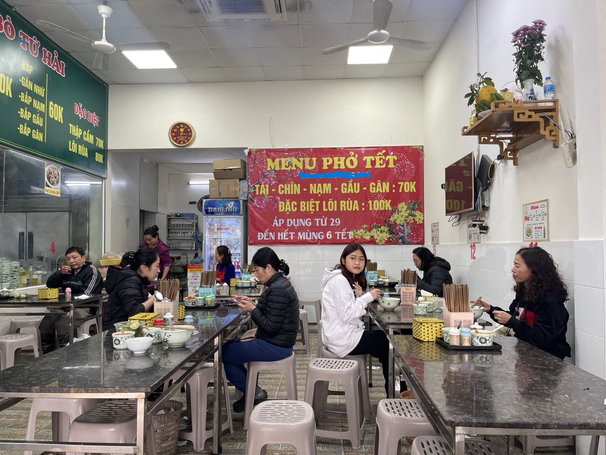 ngay 30 tet quy mao cac cua hang an uong dich vu rua xe tang gia phi ma hinh 3