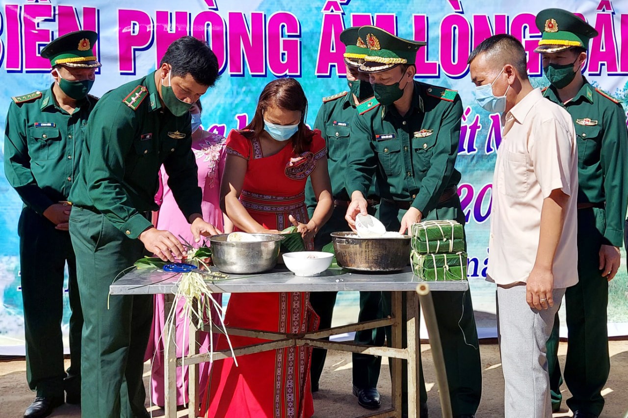 banh chung xanh tham tinh quan dan bien gioi hinh 3