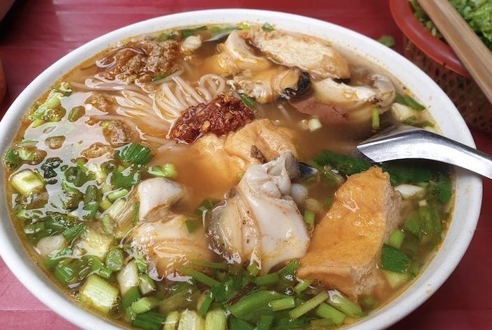 ha noi sang mung 2 tet quan bun pho da tap nap thuc khach hinh 3